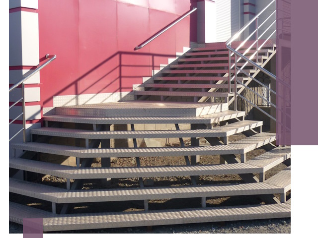 Лестницы для магазина в Егорьевске — изготовление и монтаж